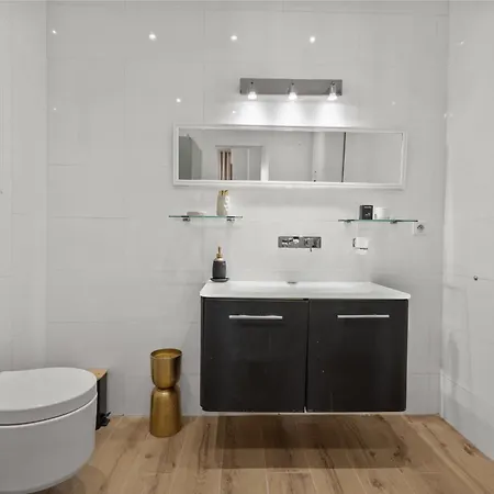 Ref 2046 - Croisette - Entièrement Rénové Vue à Loue Cannes