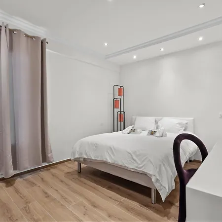 Appartement Ref 2046 - Croisette - Entièrement Rénové Vue à Loue