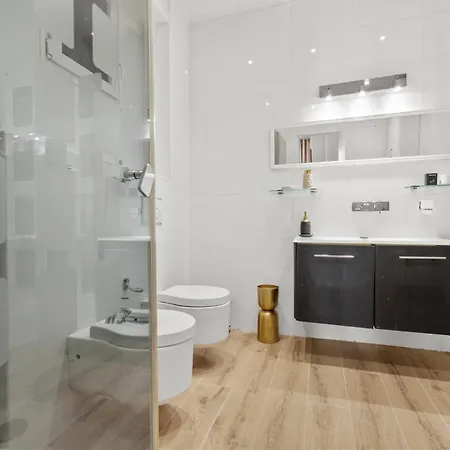 Appartement Ref 2046 - Croisette - Entièrement Rénové Vue à Loue Cannes